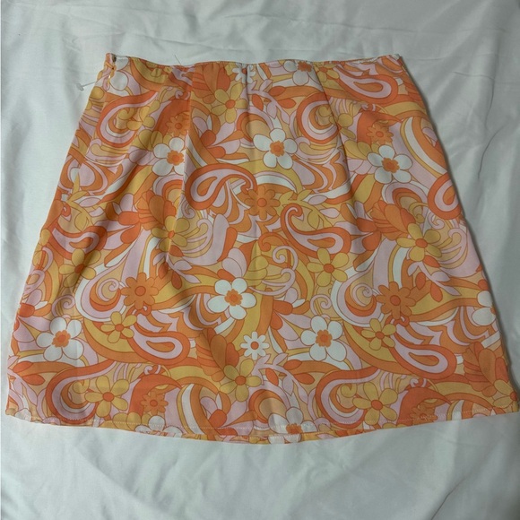 Hollister Mid Century Modern Orange Pastel Floral Mini Skirt | NWOT - Size Small - Picture 3 of 3